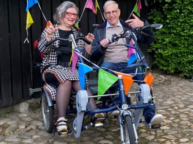 twee personen op een duofies